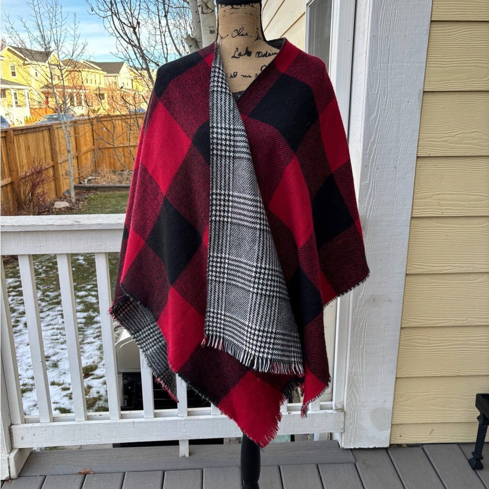 Buffalo 🦬 plaid cozy wrap! Mad for plaid!